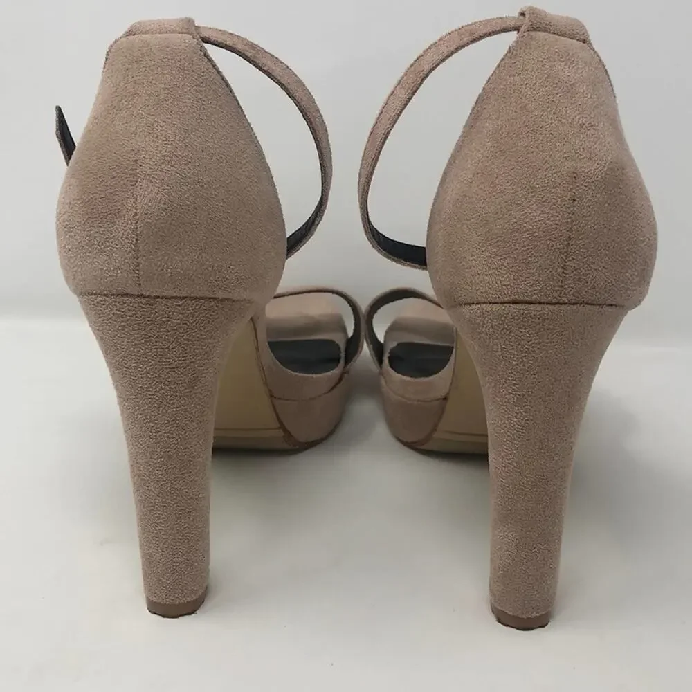$10 SALE! Yongyabu women’s 8 faux suede mauve platform heels